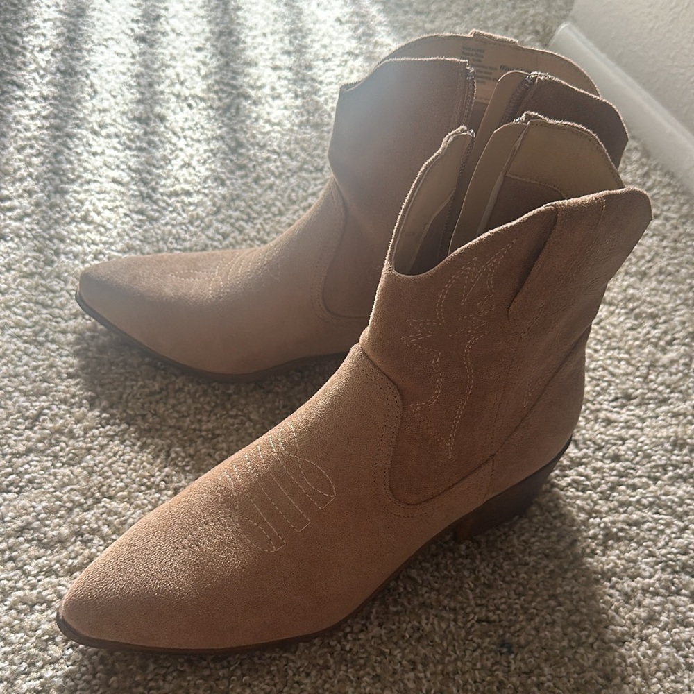Ankle boots 8.5